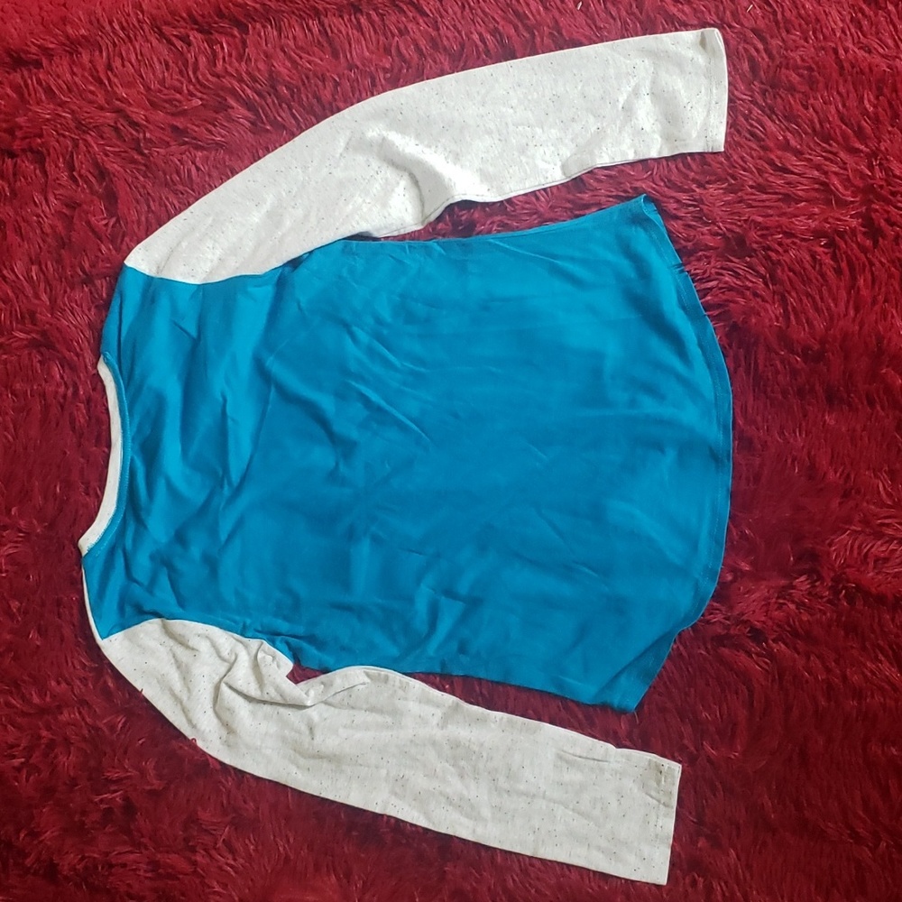 Shirt 👕 - Picture 2 of 2